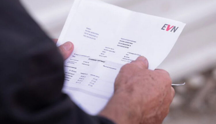 Rryma elektrike pesë deri 10 për qind më lirë, paralajmëroi Mickoski