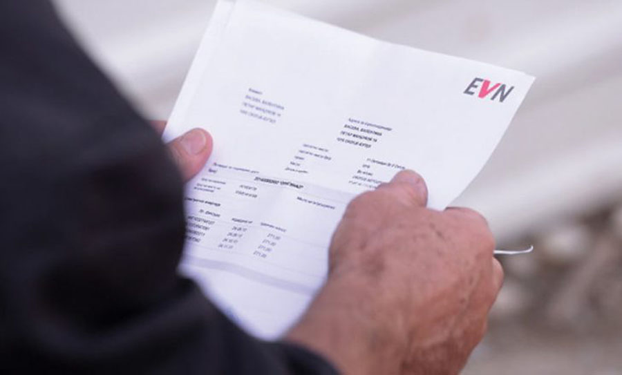 Rryma elektrike pesë deri 10 për qind më lirë  paralajmëroi Mickoski