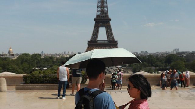 paris-regjistrohen-109-viktima-te-lidhura-me-te-nxehtin-brenda-nje-dite
