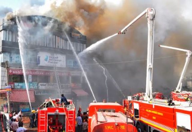 Tragjedi në Indi  15 viktima pas zjarrit që përfshiu qendrën arsimore në Lucknow