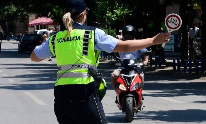 Kontroll rrugor në Saraj dhe në Gjorçe Petrov të Shkupit, janë shqiptuar 156 sanksione, janë privuar nga liria dy persona