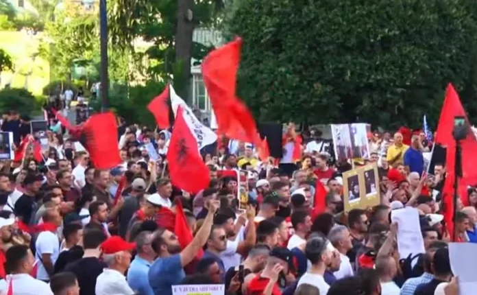 Dita e 14-të e protestës për Zvërnecin, kërkohet dorëheqja e Ramës dhe zgjedhje të parakohshme