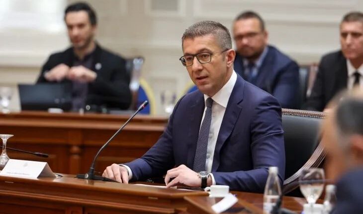 Qeveria rifreskohet në dyvjetorin e saj! Kush ikën e kush mbetet?