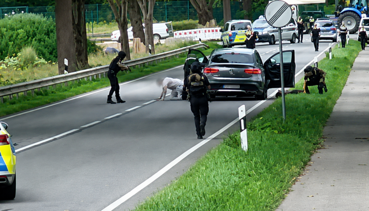 Momenti kur arrestohen dy të dyshuarit për masakrën me 6 të vrarë në Gjermani (VIDEO)