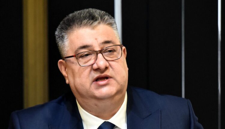 Ligji i harmonizuar me shqipen, por Minçev i publikon vetëm në maqedonisht (Dokument)