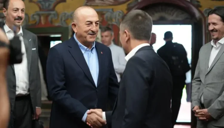 Kasami pret në Tetovë ish-ministrin e jashtëm turk, Mevlüt Çavuşoğlu