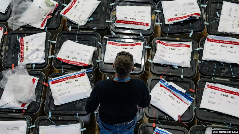 Përfundon numërimi preliminar  LVV fiton 42 91  të votave  PDK 21 12   LDK 17 58   AAK 7 16 