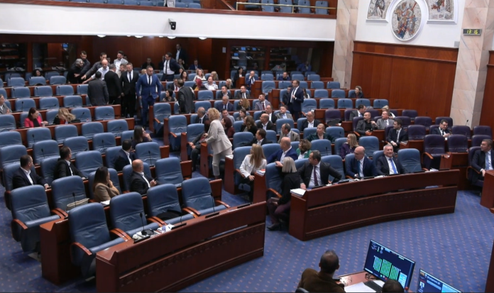 Me 59 vota  për  u votua nevoja për ndryshimin dhe plotësimin e Kodit Zgjedhor me procedurë të shkurtuar