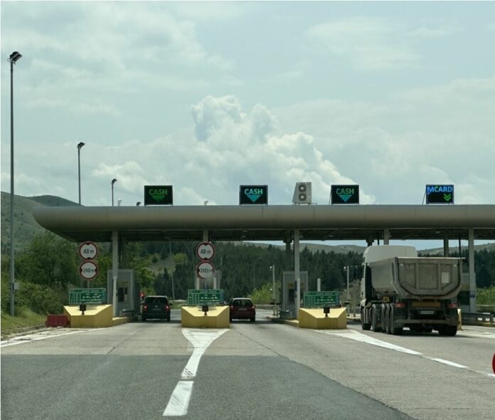Nga mesnata ndryshon sistemi në pikat e pagesës në Maqedoni   Kujdes cilën korsi e zgjidhni 