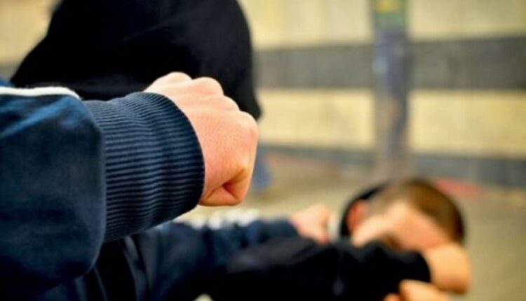 Përleshje mes dy 18-vjeçarëve në Gostivar, policia i arreston në vendngjarje