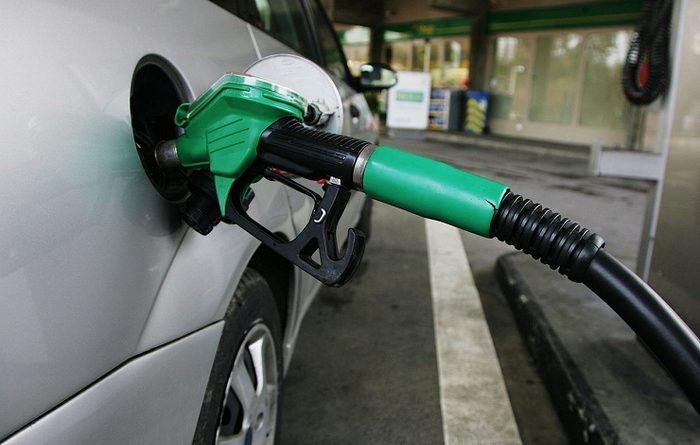 Nga mesnata ndryshojnë çmimet e derivateve në Maqedoni  Nafta më lirë  benzina më shtrenjtë
