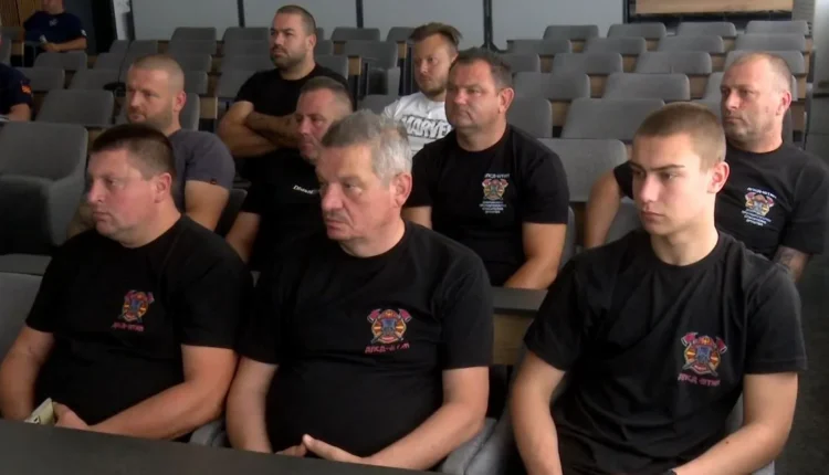 Zjarrfikësit vullnetarë mbështesin profesionistët në shuarjen e zjarreve