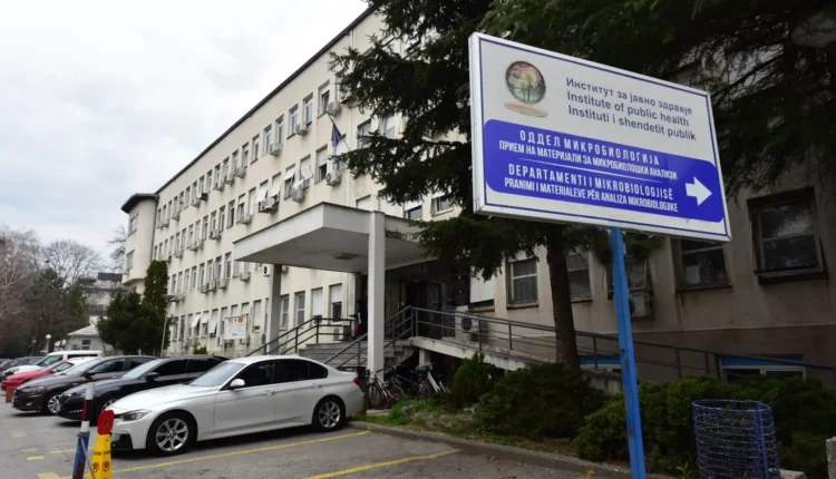 Nuk shkonin në punë, mernin rrogë dhe nga 200 euro paguanin kolegët t’ua kalojnë kartelat