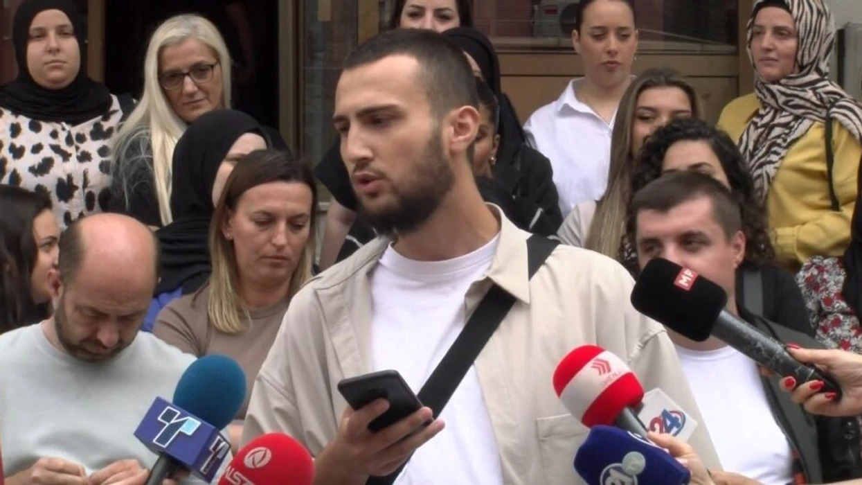 Protestojnë rreth 50 punonjës të Klinikës për Sëmundje të Fëmijëve  Gjashtë muaj pa rroga dhe pa kontrata