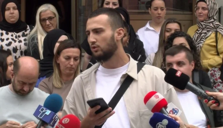 Punonjësit e Klinikës për Sëmundje të Fëmijëve protestojnë para Ministrisë së Shëndetësisë në RMV