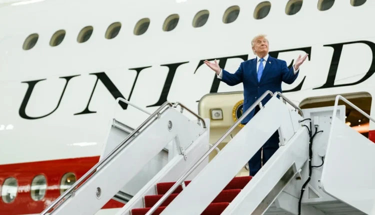 Trump prezanton aeroplanin luksoz 400 milionë dollarësh të dhuruar nga Katari
