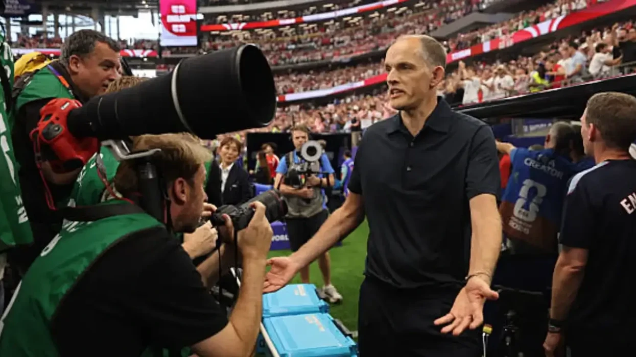 Tuchel i frustruar nga fotografët që i bllokuan pamjen gjatë himnit  Ma prishi përjetimin
