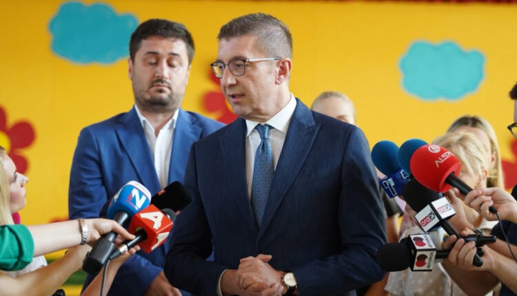 Mickoski për kthimin e Taravarit në Qeveri: Gjëra të tilla nuk diskutohen përmes mediave