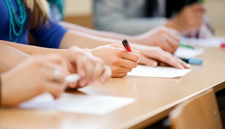 Nis matura shtetërore, mbi 14,500 nxënës sot në testim