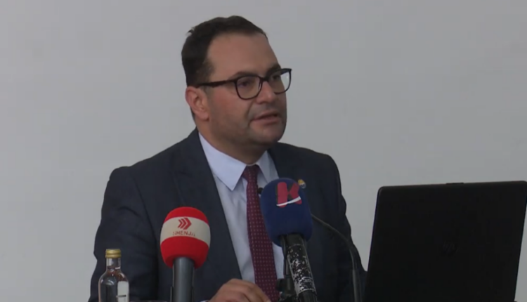 Kushtrim Ahmeti fiton garën për Rektor të Universitetit të Tetovës
