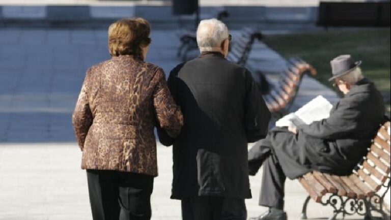 sulmohen-fizikisht-dy-pensionere-ja-detajet