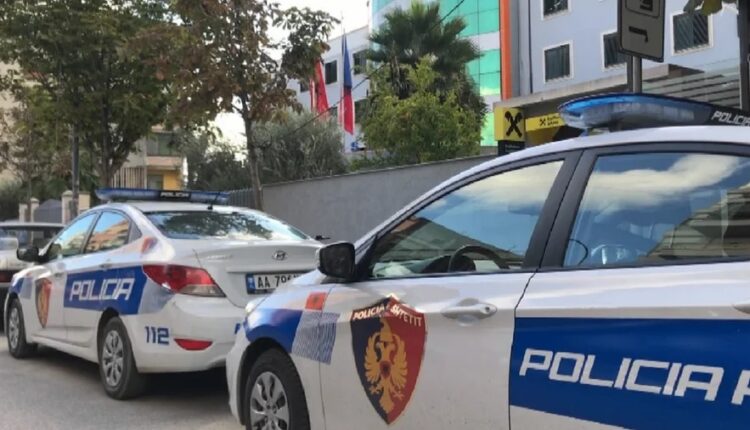 Plagosi me thikë në bark 23-vjeçarin në Korçë, arrestohet autori
