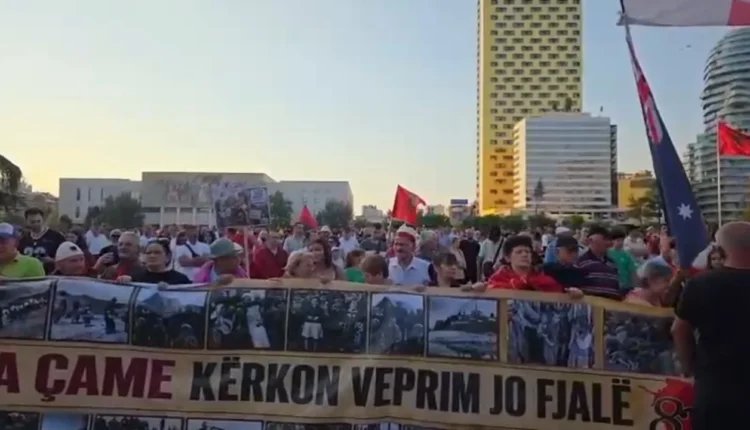 Sot dita e 28-të e protestës, qytetarët mblidhen në sheshin “Skënderbej” para marshimit drejt Kryeministrisë