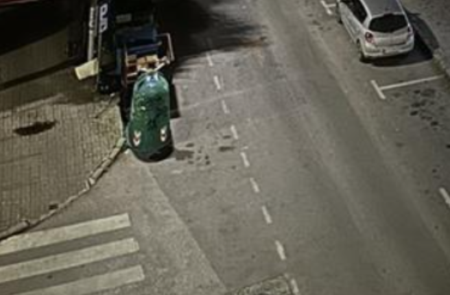 41 vjeçarja nga Struga i la fëmijët duke fjetur në veturë, ndërsa ajo ishte në punë