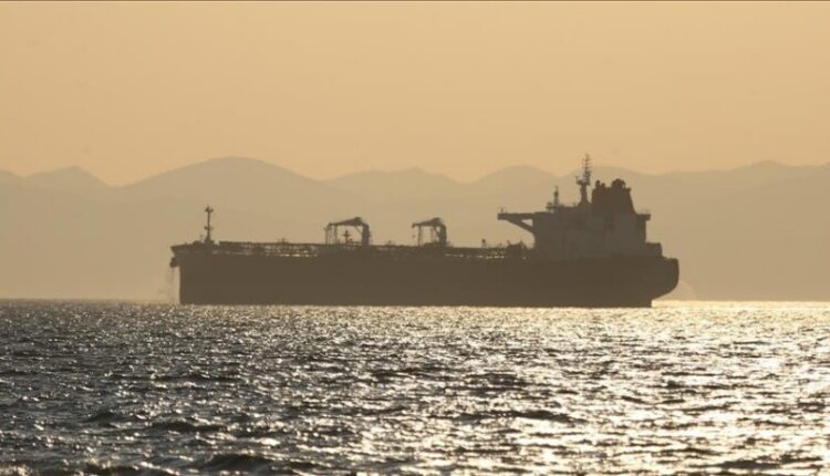 Supertankerët sauditë rishfaqen jashtë Ngushticës së Hormuzit pas dy muajsh pa sinjal