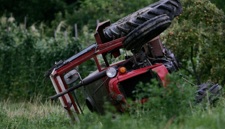 Një vendim fatal i plakut nga Maqedonia: Nuk kërkoi mjek dhe humbi jetën dy ditë pas aksidentit me traktor