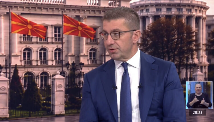 Mickoski: Flas me fakte, gjatë qeverisjes së LSDM-së deficiti ishte 5,3%, ndërsa tani me krizën e naftës, është 3,5%, pagat nga minus 3% kanë kaluar