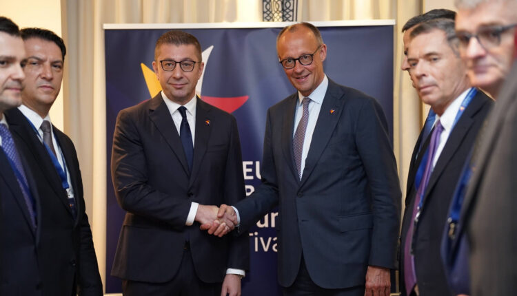 Mickoski i kënaqur nga takimet me Macron dhe Merz në Tivat: Procesi i zgjerimit është i gjallë, vendet anëtare të BE-së e kuptojnë pozicionin tonë