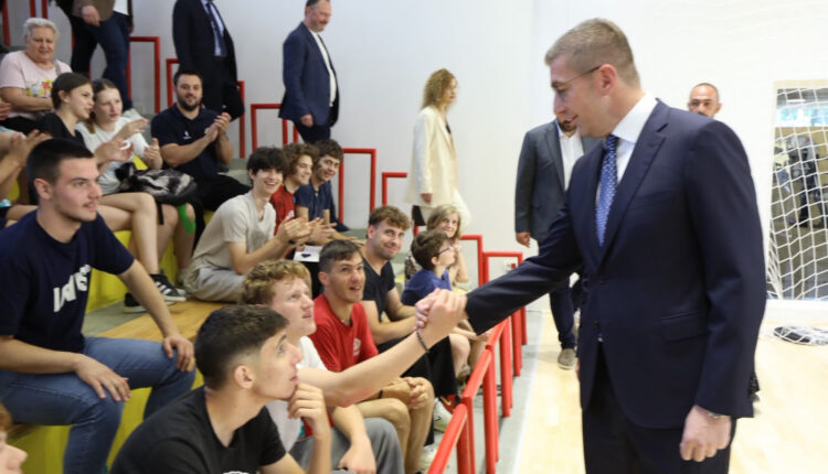 Mickoski: Është vënë në përdorim salla sportive “Rasadnik” në Kisella Vodë