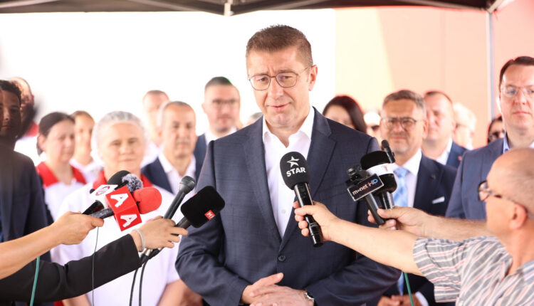 Mickoski mohon takimet e fshehta me Ali Ahmetin: Menduh Thaçi ka informata të pasakta