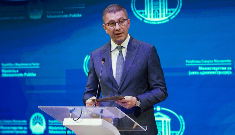 Mickoski: Qeveria është fuqishëm e përkushtuar ndaj modernizimit të administratës publike, digjitalizimit të shërbimeve, uljes së procedurave burokratike dhe institucione që do të jenë më afër qytetarëve