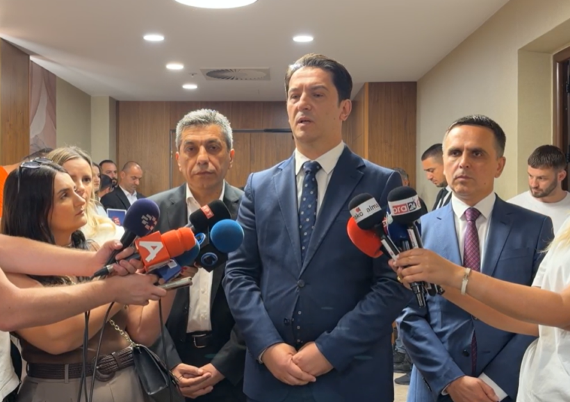Rikonstruimi i qeverisë  VLEN merr Drejtësinë  Kulturën dhe Marrëdhëniet Ndërmjet Bashkësive  lëshon Shëndetësinë dhe Politikën Sociale