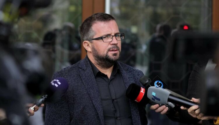 Digjen dy automjete të avokatit Asmir Alispahiq në Shkup, MPB po heton rastin