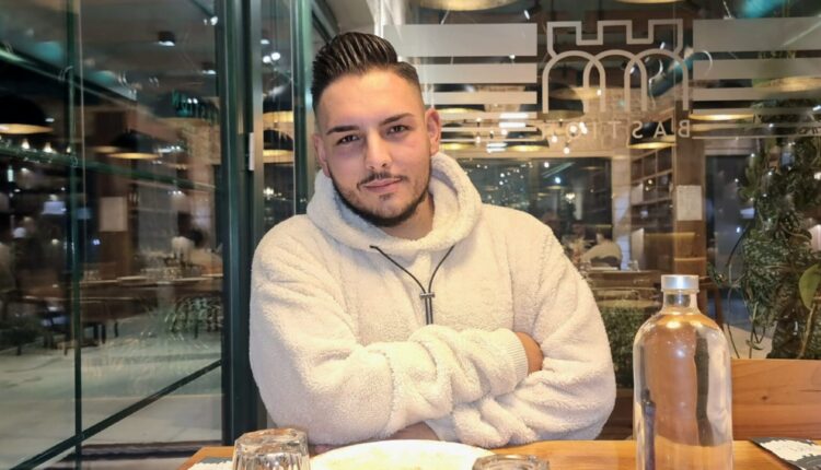 Kërcënohet gazetari Nevrij Ademi nga njeriu i afërt i Blerim Bexhetit pas pyetjeve drejtuar Ali Ahmetit: “Matu mirë para se të flasësh”
