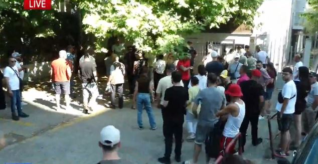  Fitore   Gjykata liron 19 protestuesit e arrestuar nga Policia  vetëm dy prej tyre në arrest shtëpie  Avokati Matlija  Ndalimet të paligjshme  nuk ka prova  U dhunuan