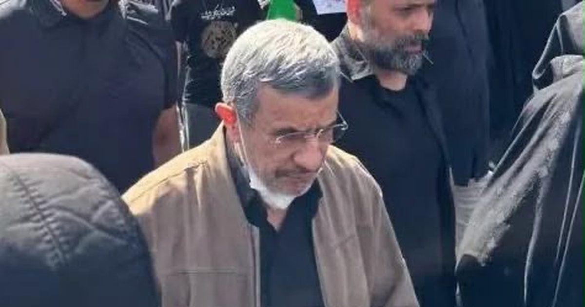 Nga  i vdekur  në mes të turmës  Ahmadinexhad shfaqet papritur në funeralin e Khameneit