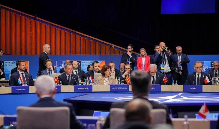 Siljanovska Davkova merr pjesë në Samitin e NATO-s në Ankara