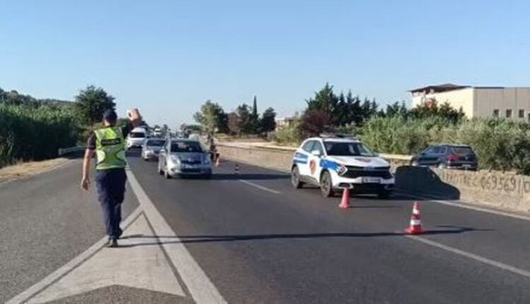 Aksident i rëndë në autostradën Lushnje-Rrogozhinë, 75-vjeçarja përplaset nga fuoristrada teksa kalonte rrugën