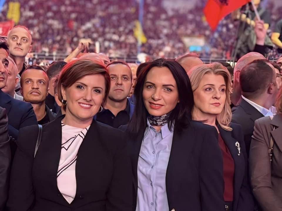 Tensione në Kuvend  Arta Bilalli  Deputetja Arbana Pasholli u sulmua verbalisht nga Ivan Stoilkoviq  pak para emërimit të tij ministër