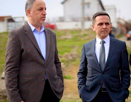 Adnan Azizi uron Bilall Kasamin për ditëlindje: “Fjalët i merr era, veprat mbeten dhe shkruajnë histori”