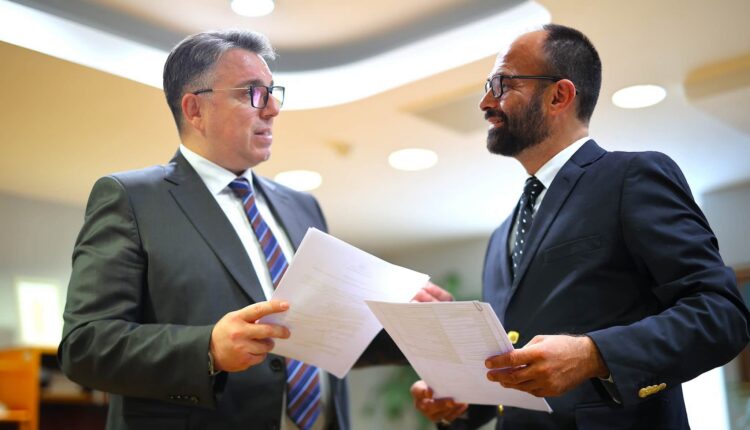 Jeton Shasivari mori detyrën e ministrit të Drejtësisë