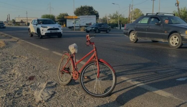 Vetura me targa të Kosovës godet biçiklistin 66-vjeçar në Shqipëri