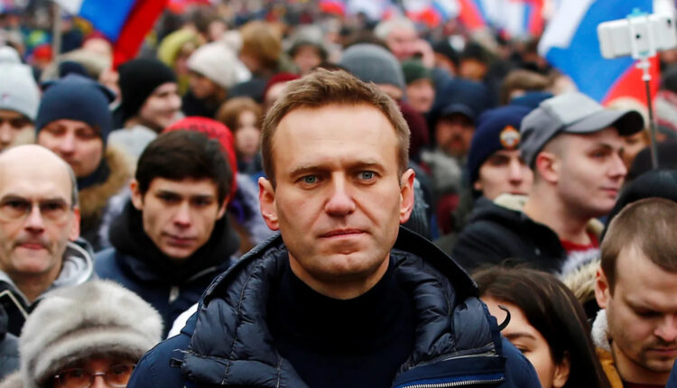 Britania vendos sanksione ndaj 7 rusëve dhe 2 instituteve kërkimore: Zhvilluan armë kimike të përdorura për vrasjen e Navalny