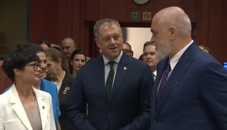 Shqipëria mbyll 3 kapitujt e parë të negociatave me BE. Marta Kos: Tani thelloni reformat. Shfuqizoni ligjin e investimeve strategjike. Rama: Gur kilometrik drejt anëtarësimit