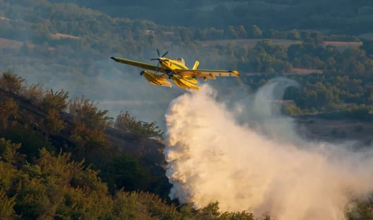 Zjarr pranë Velesit: Aktivizohen dy avionë “air traktor” për shuarjen e zjarrit