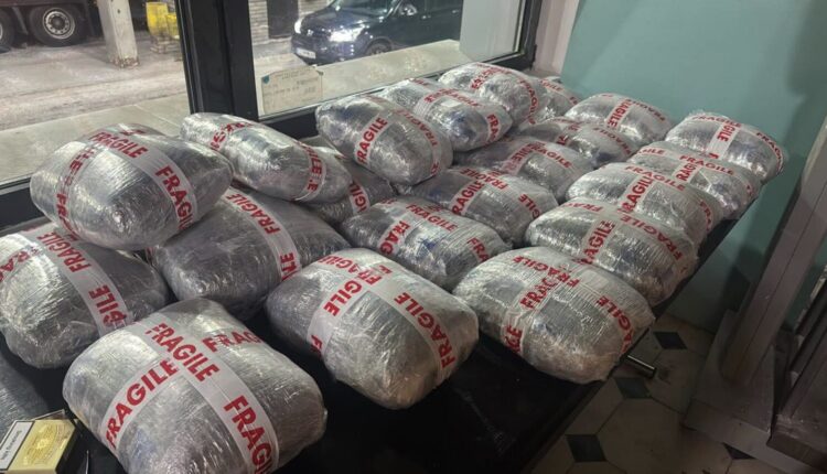 Arrestohet një shtetas shqiptar në Deve Bair: U kap me 24 paketime marihuanë në kamion